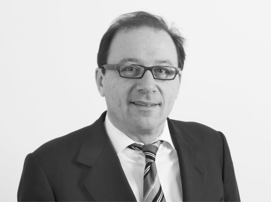 Papiertiger mit Überbiss